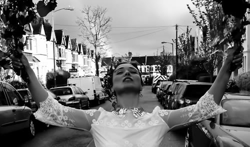 Lisa Knapp – Hunt the Hare (Interview)